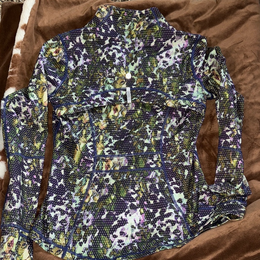Lululemon Athletica Women's Patterned Jacket - Picture 3 of 4